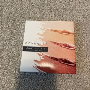 Cover fox contour kit in light. Brand new